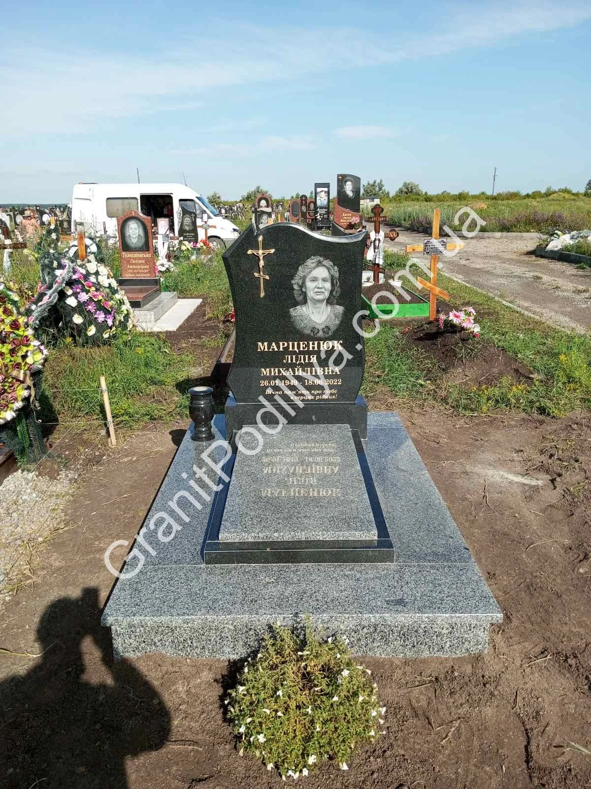 Подвійний пам'ятник з граніту - Кам'янець-Подільський | GranitPodillya